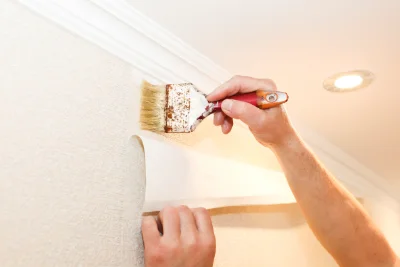 Pose de papier peint à Quéven — revêtements muraux et toiles de verre